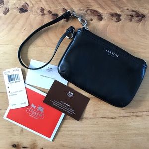 Coach wristlet small black, NWT